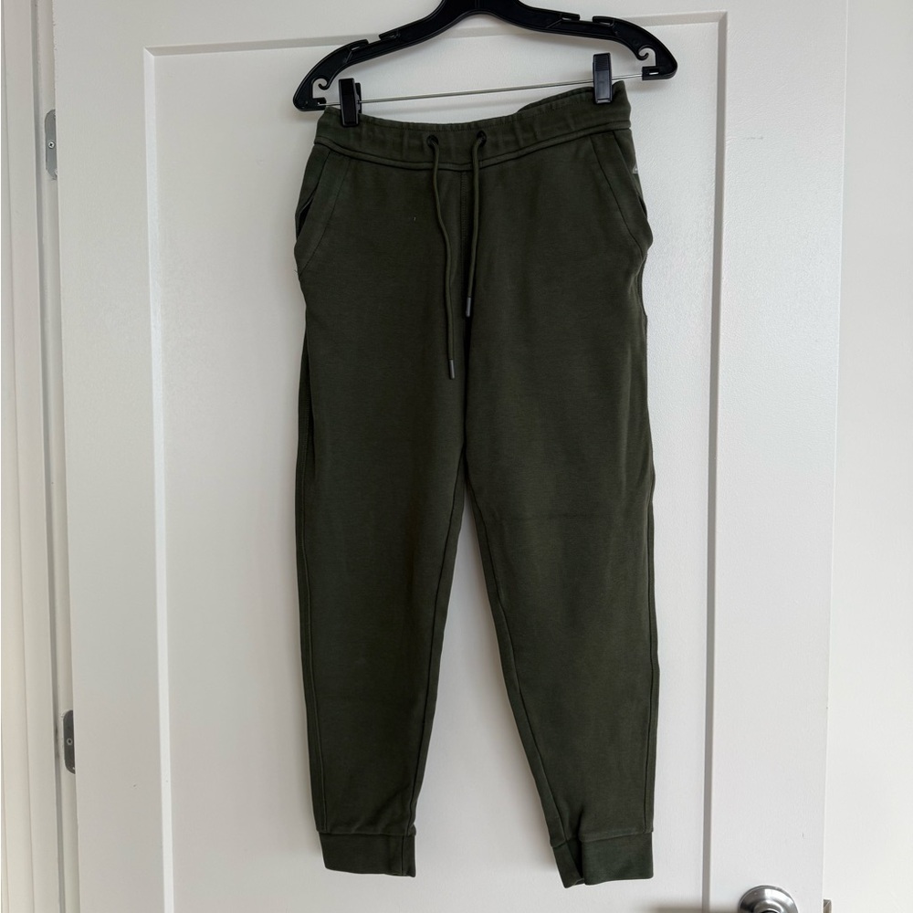 Mans Green Jogger Pants. Zara